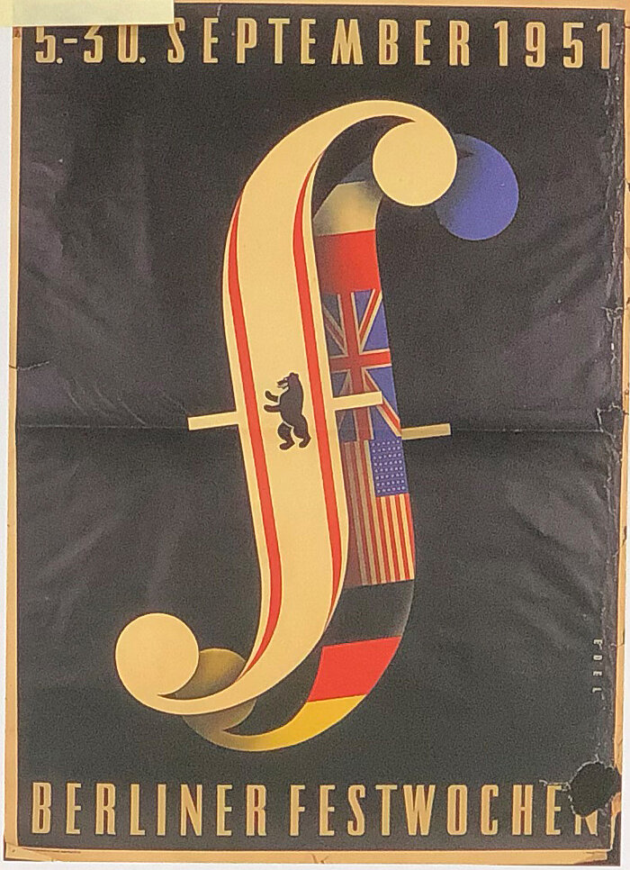 Fotografie eines Buchs mit dem Plakat der ersten Berliner Festspielwoche 1951.